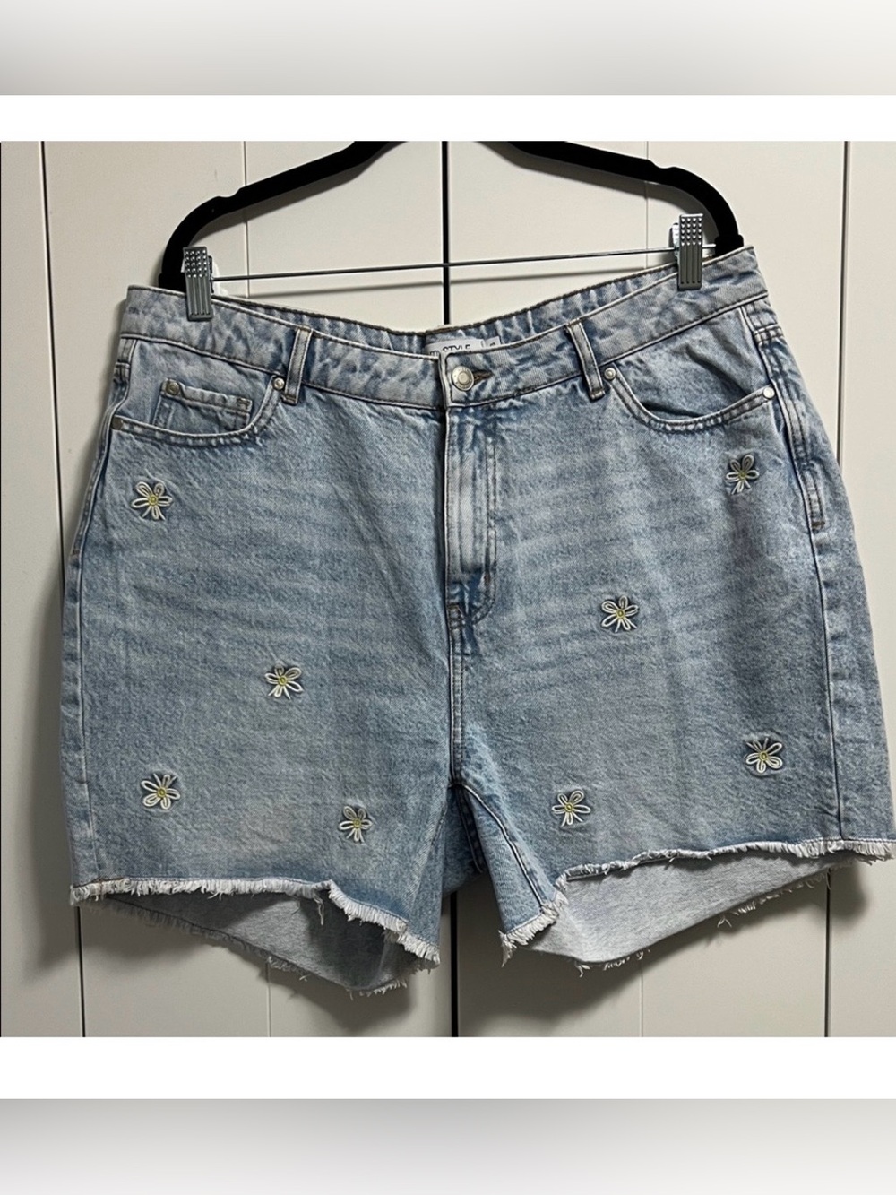 My Style Light Blue Embroidered Daisy Denim Shorts